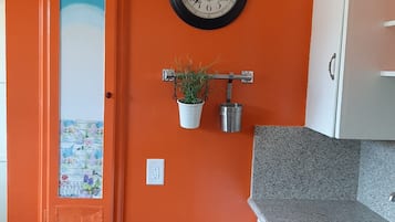 Departamento exclusivo | Cocina privada | Refrigerador, microondas y congelador