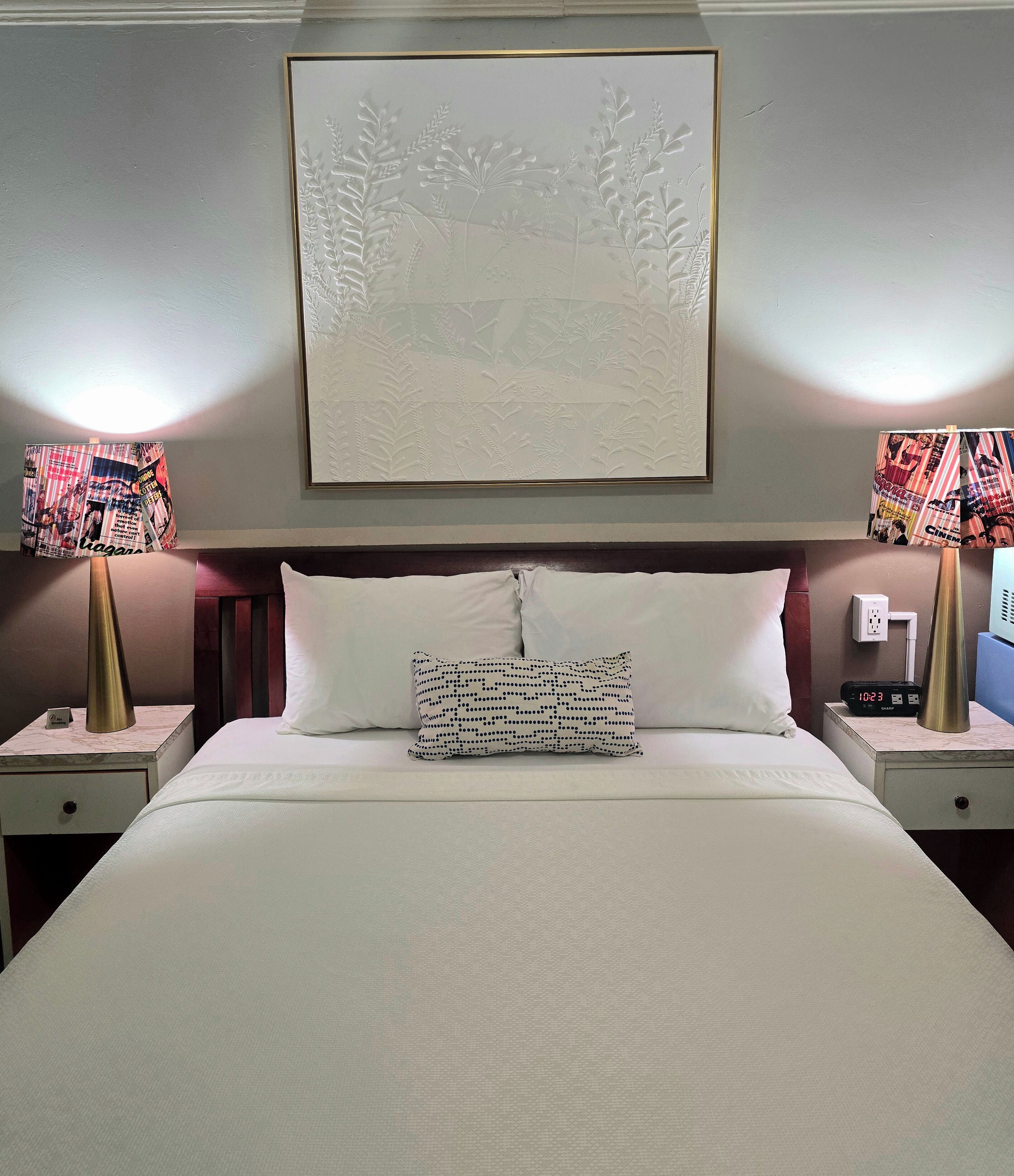 The Motorist Choice: Queen Bed and Hot Shower, Smoking & Non-smoking Room