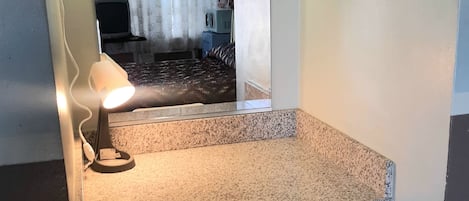 Basic-Zimmer, 1 Queen-Bett | 1 Schlafzimmer, individuell dekoriert, individuell eingerichtet