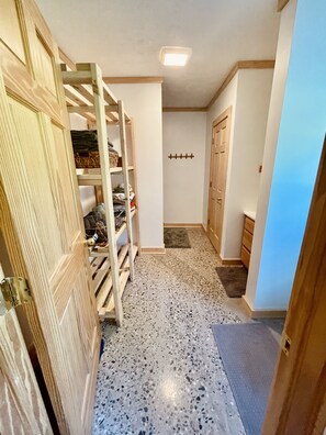 1 bedroom, bed sheets