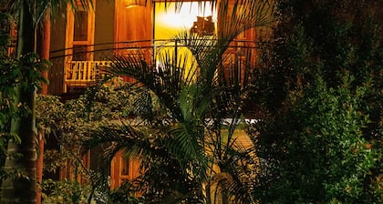Self Catering holiday home - farm stay at the oasis in the city
