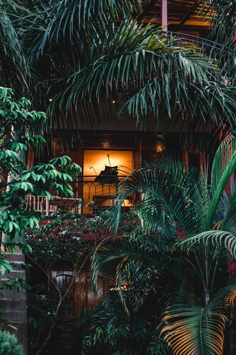 Self Catering holiday home - farm stay at the oasis in the city