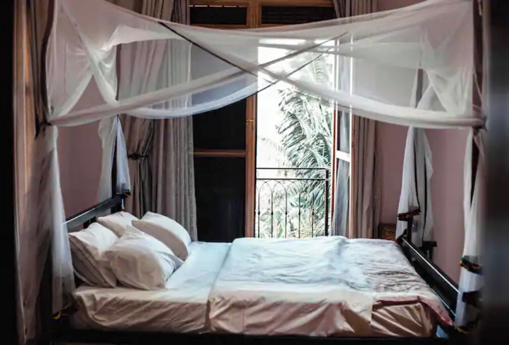 18 soveværelser, skrivebord, strygejern/strygebræt, weekendseng