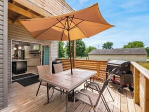 Outdoor dining - Modern 4Bd Home | Outdoor Living, Near Downtown and Children's Hospital (Columbus)
