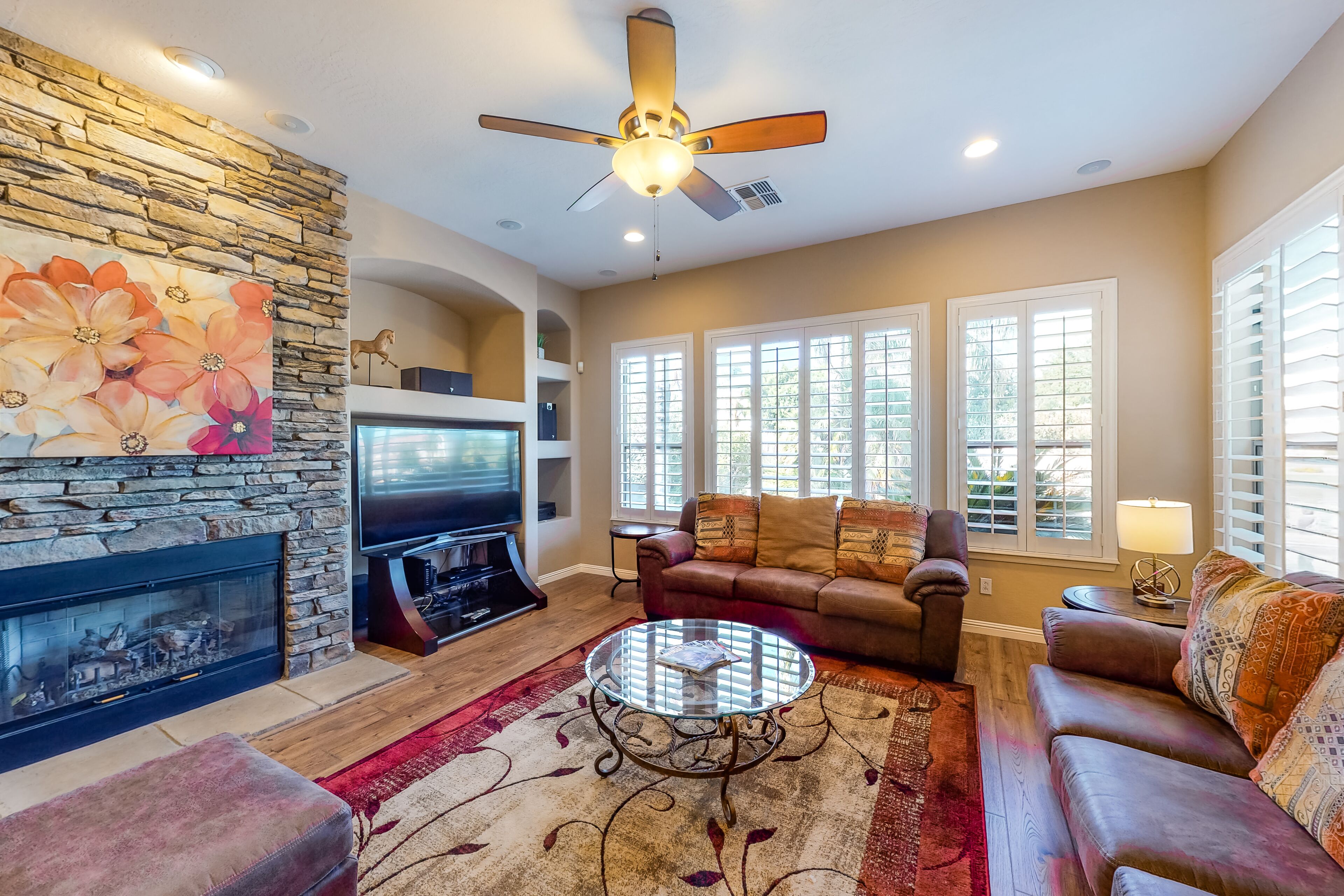 Fantastic home near town with pool, hot tub, central AC