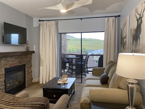 Chairway to Heaven - family friendly luxury condo ski in/out, mountain views