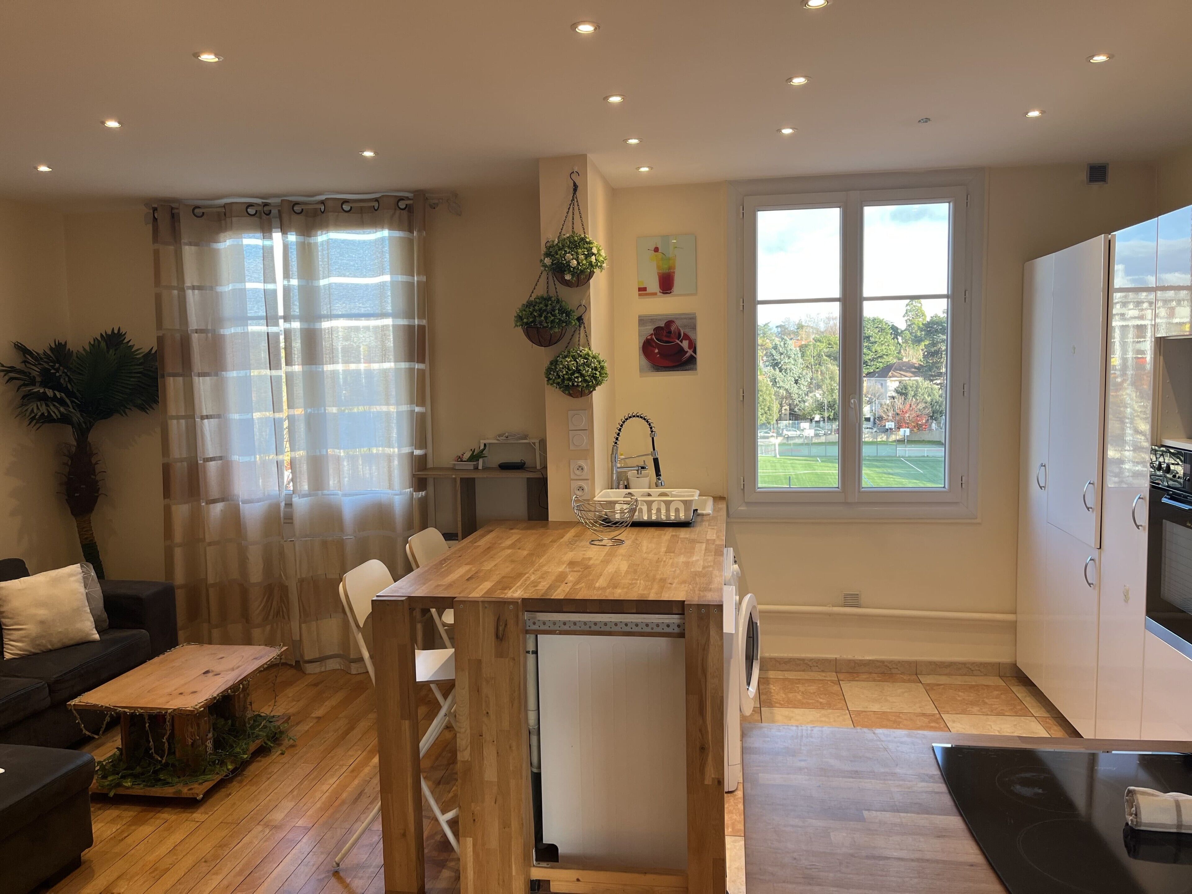 Réfrigérateur, micro-ondes, four, lave-vaisselle