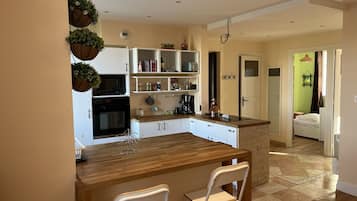 Frigorifero, microonde, forno, lavastoviglie