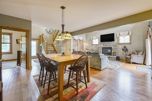 Dining - Two-story home with a private hot tub, central AC, gas fireplace, & washer/dryer (Oakland)