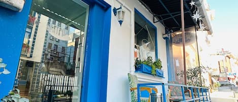 Vista frontal de la propiedad