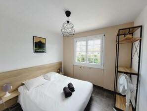 5 bedrooms, WiFi, bed sheets