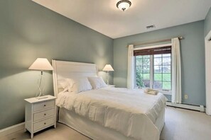 7 chambres, bureau, fer et planche à repasser, lit parapluie