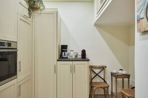 Køleskab, ovn, kogeplade, opvaskemaskine