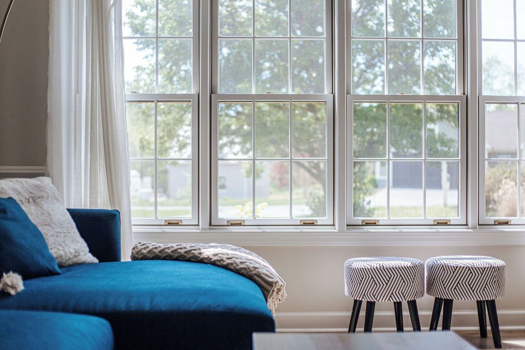 Una Smart TV, un futbolín, una mesa de tenis de mesa, libros