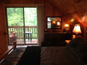 2 bedrooms, iron/ironing board, travel crib, free WiFi - Anjo's Hideaway in Shagbark (Sevierville)