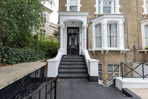 Apartment (2 Bedrooms) | Exterior