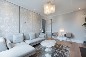 Apartment (2 Bedrooms) | Living area