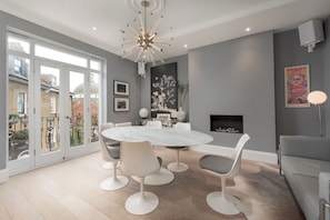 Apartment (2 Bedrooms) | In-room dining