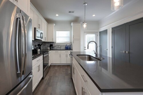 10 Mins To Broadway - Music City Modern Townhome