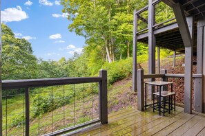Property grounds - Quiet Mountain Home with Fireplace, A+ Location (Banner Elk)