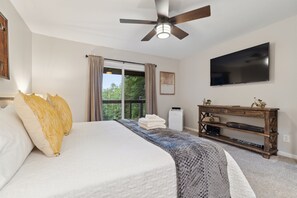 2 bedrooms, iron/ironing board, travel crib, free WiFi - Quiet Mountain Home with Fireplace, A+ Location (Banner Elk)