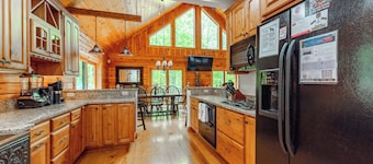 Dog Friendly Mountain Escape w/Fireplace & Hot Tub