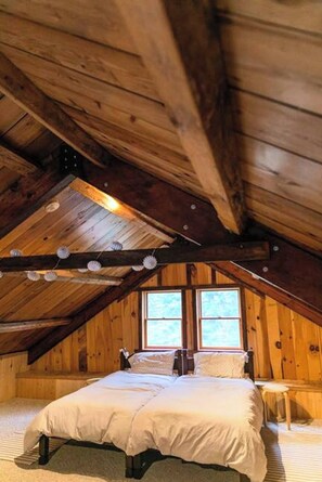 2 bedrooms, desk, free WiFi, bed sheets