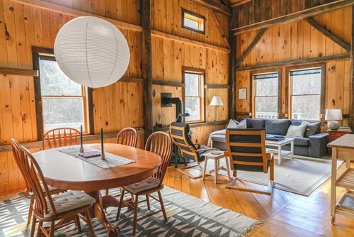 Beauty & Serenity on the Lake at Bark Point Perch!