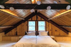 2 bedrooms, desk, free WiFi, bed sheets