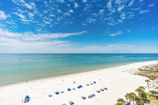 On the beach - FREE PERKS INCLUDED!! Sand Castle II PH2 - GULF FRONT TOP FLOOR Condo! (Indian Shores)
