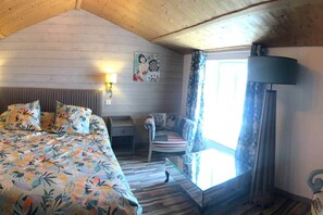 3 bedrooms, iron/ironing board, bed sheets