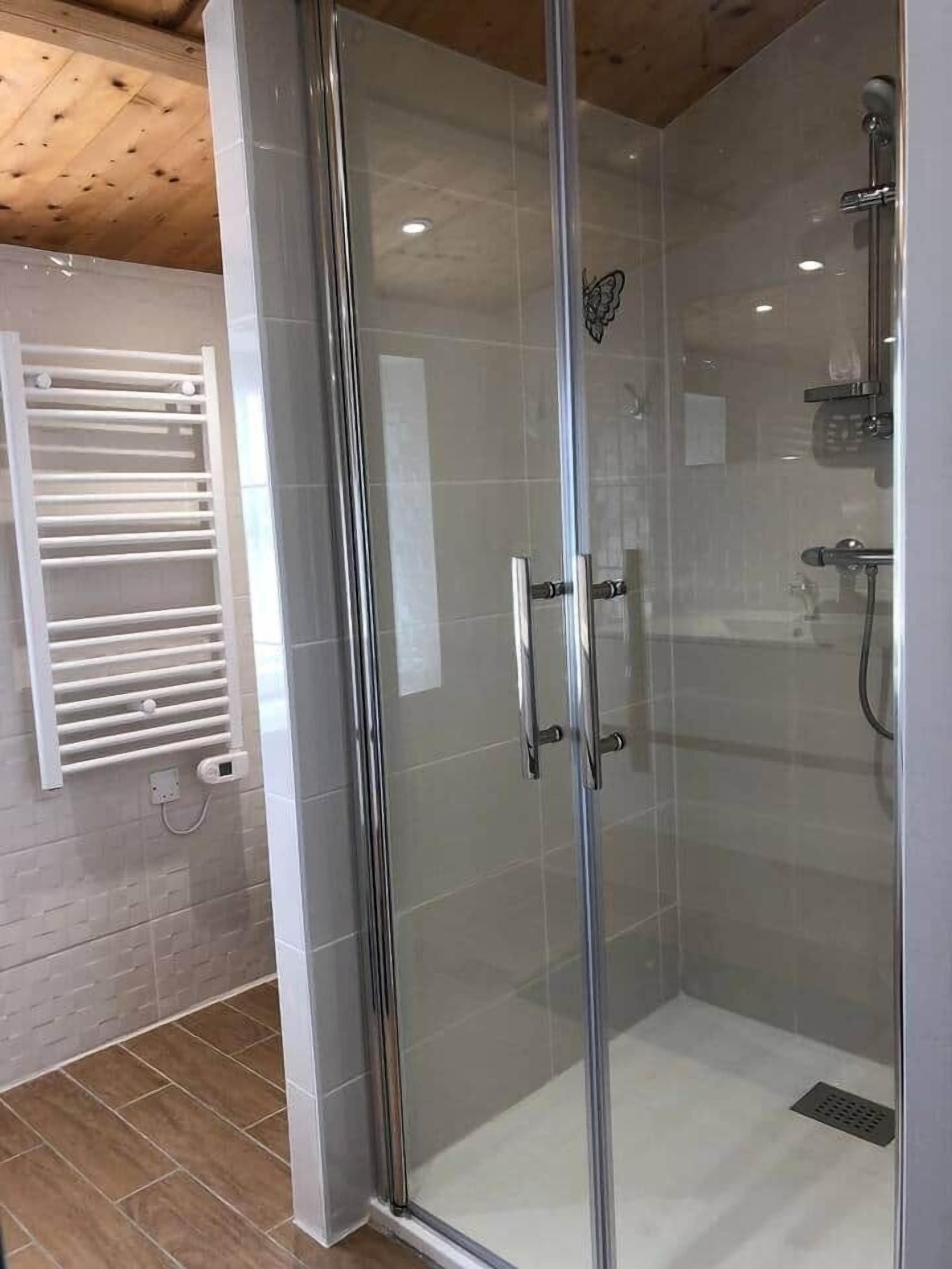 Shower, towels