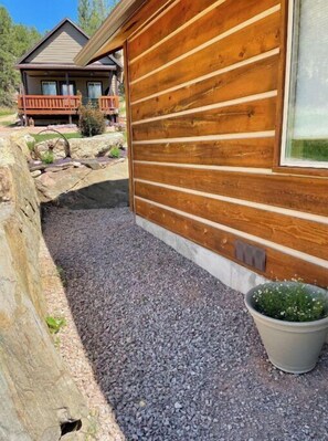 Guests can enjoy a cabin with a deck and a potted plant.