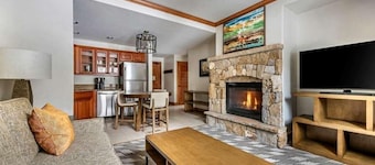 A HILTON GRAND VACATIONS CLUB - VALDORO MOUNTAIN LODGE, BRECKENRIDGE, CO