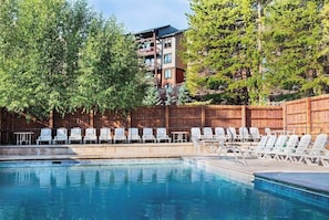 Piscine extérieure, piscine chauffée
