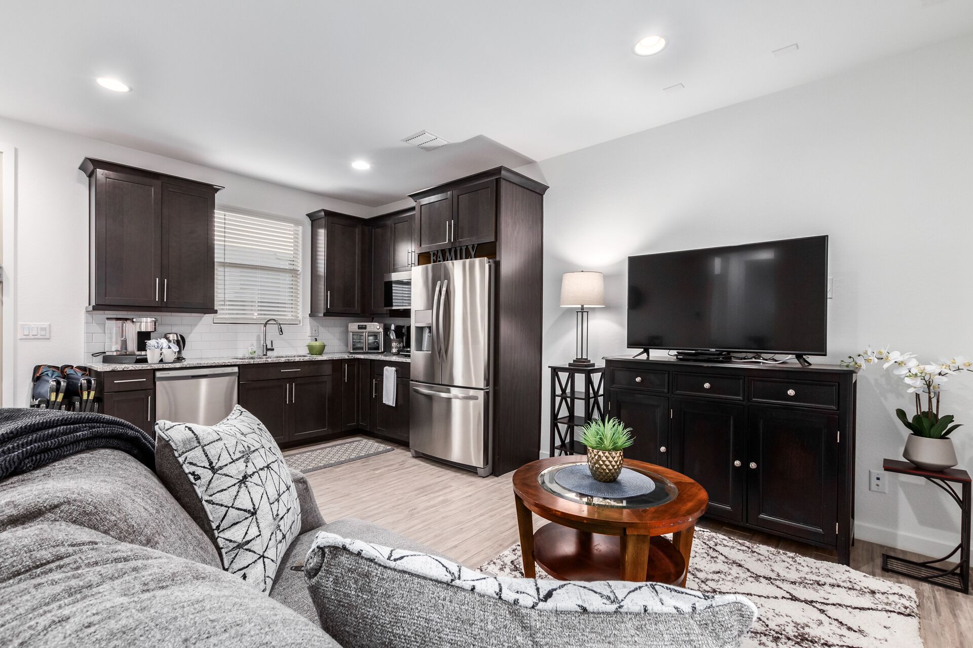 Adorable Casita! One Bedroom with Shared Backyard Pool Access!