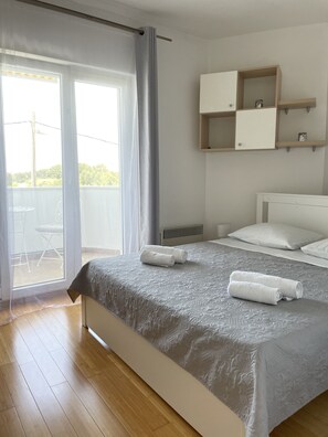 3 bedrooms, in-room safe, travel crib, free WiFi - Villa Fortuna - private pool, spacious terrace with sea view (Podstrana)