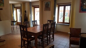 Dining - Isolated house set in vineyards and woods (VALADY)