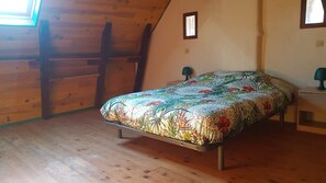 3 habitaciones, escritorio, tabla de planchar con plancha y wifi gratis