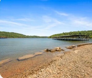 Beach nearby - *Lake Dream*Full Remodel 2BR/2BA Lake Front&View! (Kimberling City)