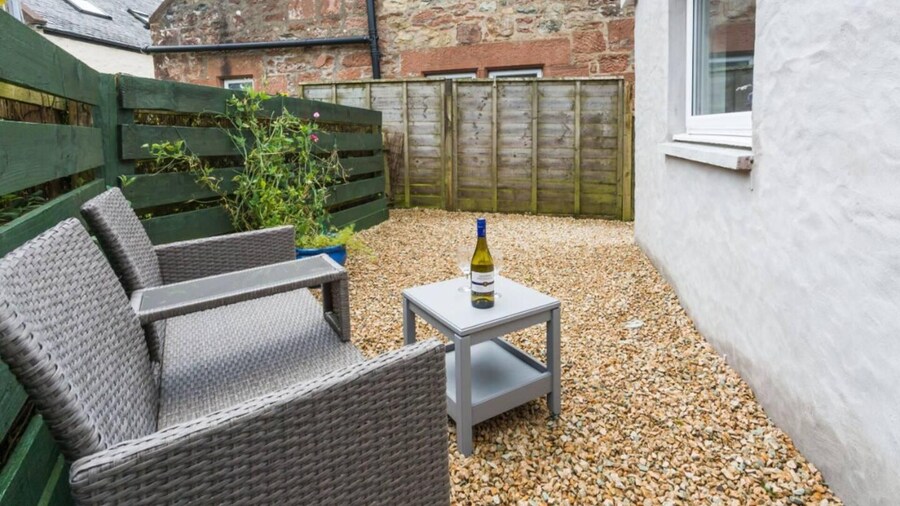 Ideal Couples Base for Exploring the Island