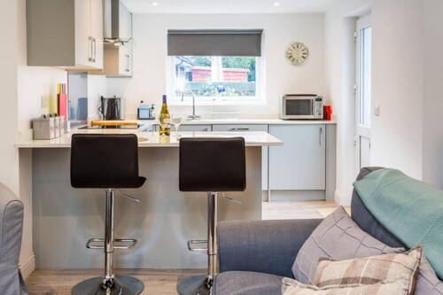 Ideal Couples Base for Exploring the Island