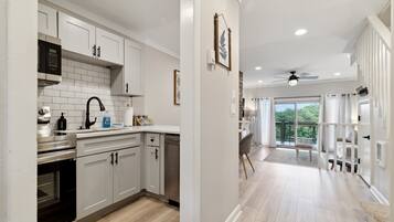 Coffee/tea maker, fridge, microwave, oven