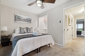 2 soverom, strykejern/-brett, reiseseng for barn og wi-fi (inkludert)