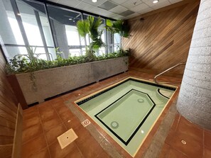 Unclassified image, 2 of 27, button