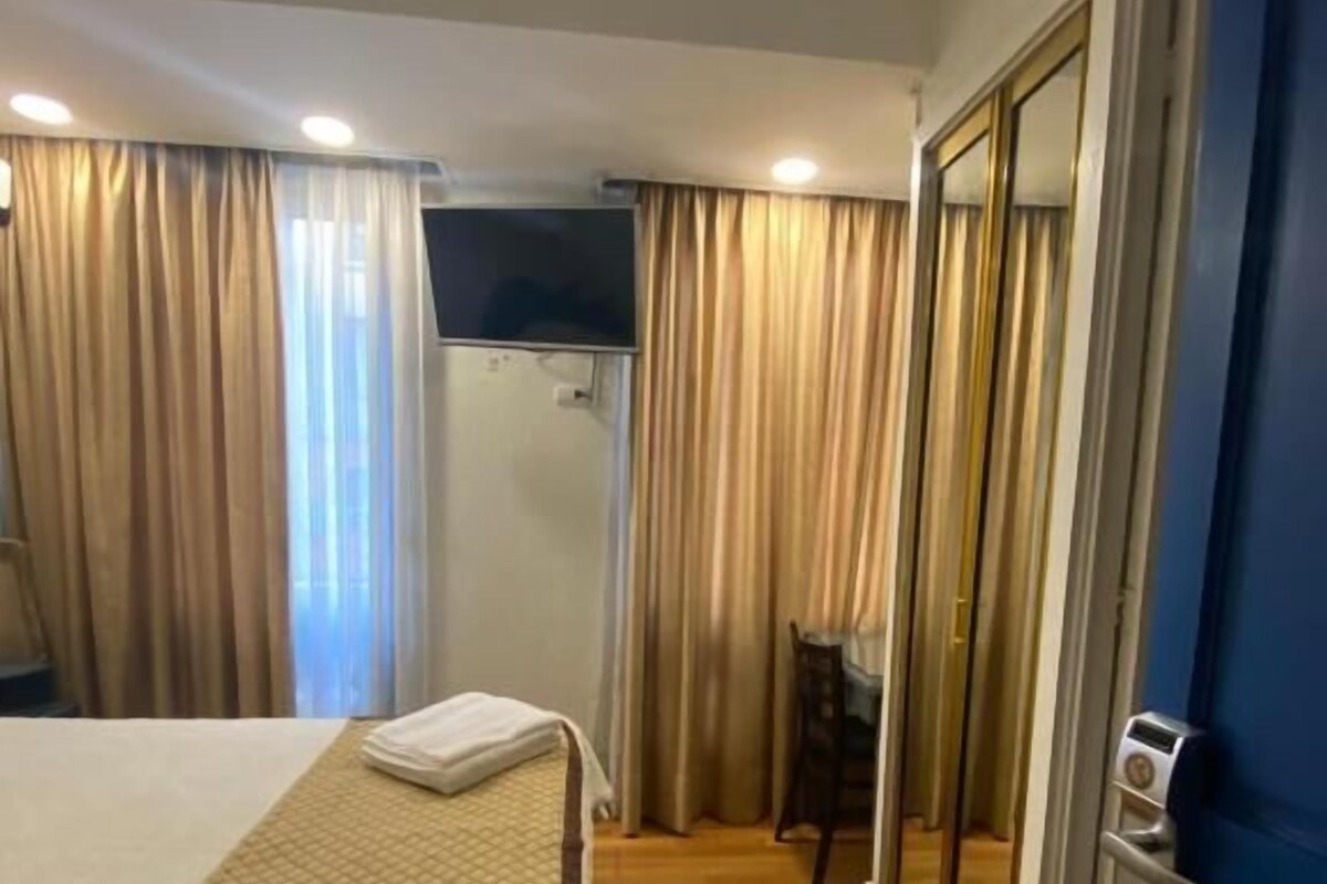 Desk, laptop workspace, WiFi (free), bed sheets