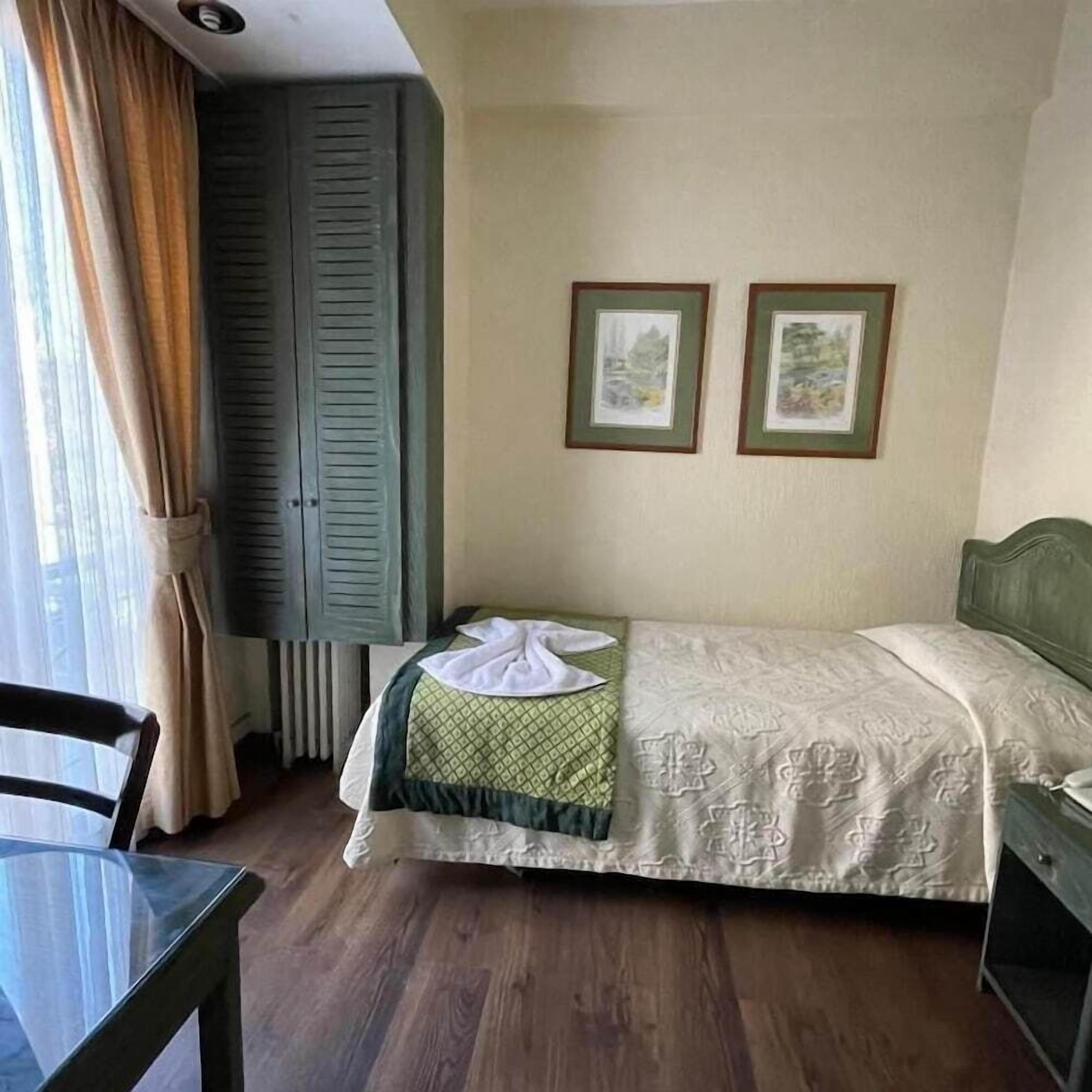 Desk, laptop workspace, free WiFi, bed sheets