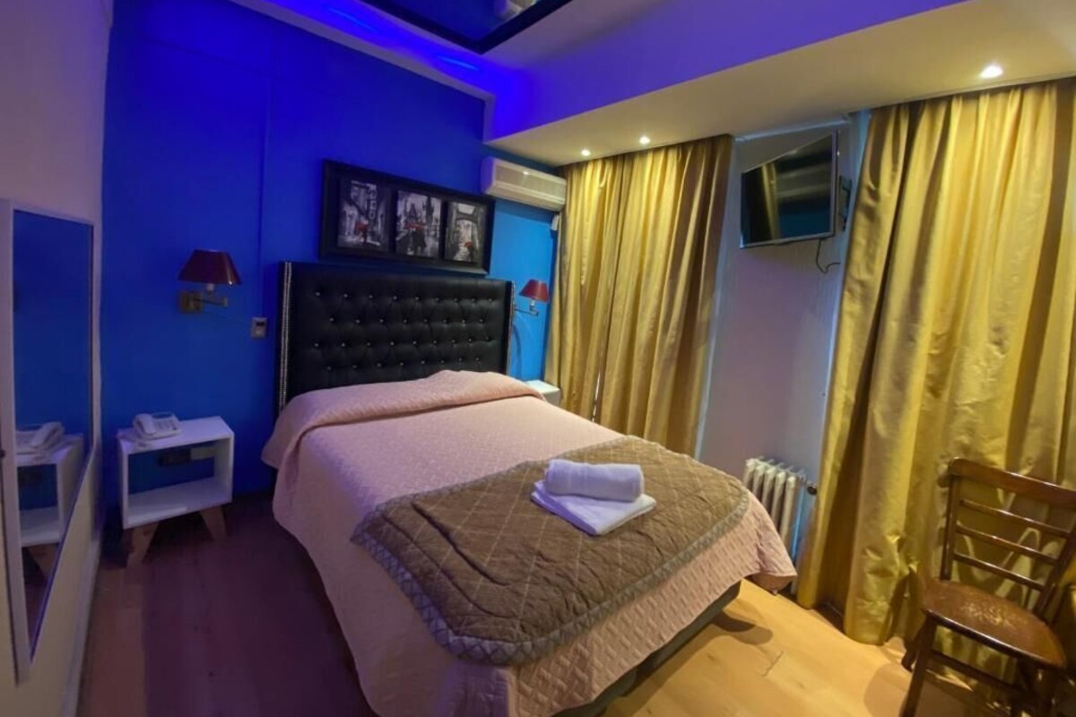 Desk, laptop workspace, WiFi (free), bed sheets