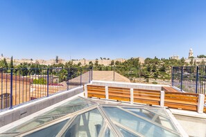 Terrace/patio - Stunning Designer 4br/4bath Huge Villa Yemin Moshe (Jerusalem)