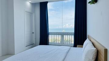 3 bedrooms, desk, iron/ironing board, free WiFi